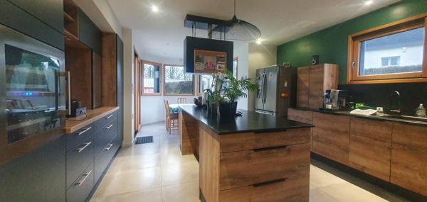 Propriété contemporaine d'exception avec piscine et spa d'intérieur