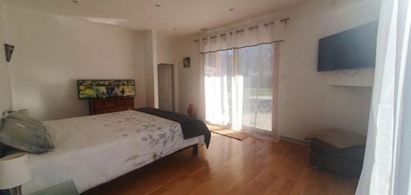 Propriété contemporaine d'exception avec piscine et spa d'intérieur