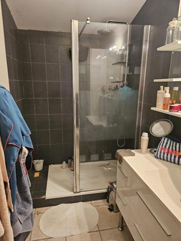 Belle maison 4 faces sur environ 2500m2 de terrain et garage de 300m2.