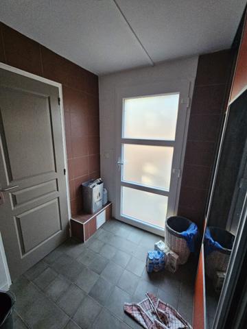 Belle maison 4 faces sur environ 2500m2 de terrain et garage de 300m2.