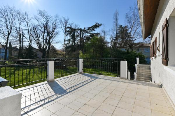Maison à Charbonnières-les-Bains, 69260 - 7 pièces 170m²