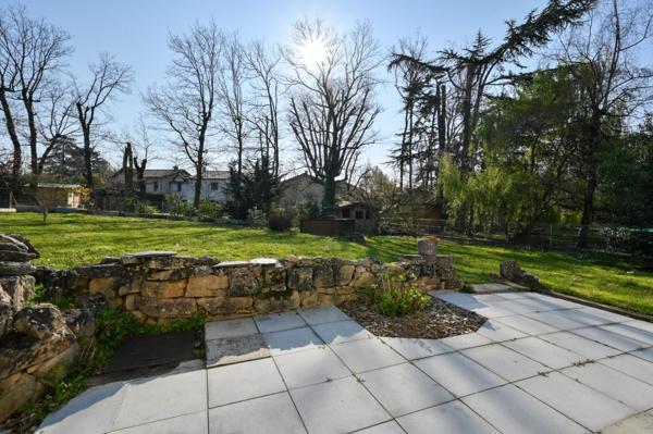 Maison à Charbonnières-les-Bains, 69260 - 7 pièces 170m²