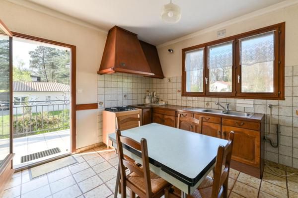 Maison à Charbonnières-les-Bains, 69260 - 7 pièces 170m²