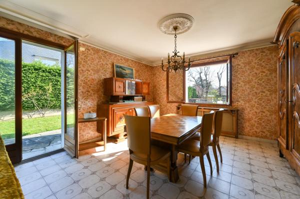 Maison à Charbonnières-les-Bains, 69260 - 7 pièces 170m²
