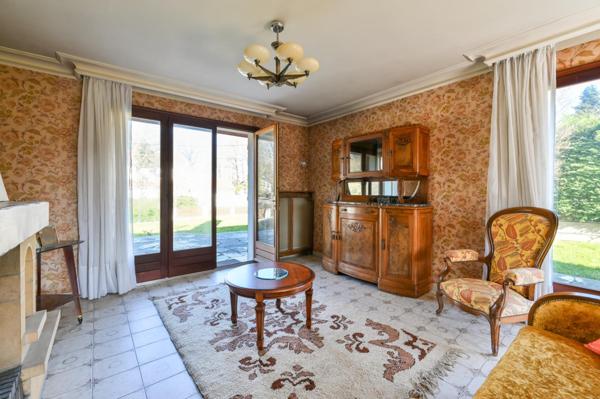 Maison à Charbonnières-les-Bains, 69260 - 7 pièces 170m²