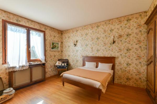 Maison à Charbonnières-les-Bains, 69260 - 7 pièces 170m²