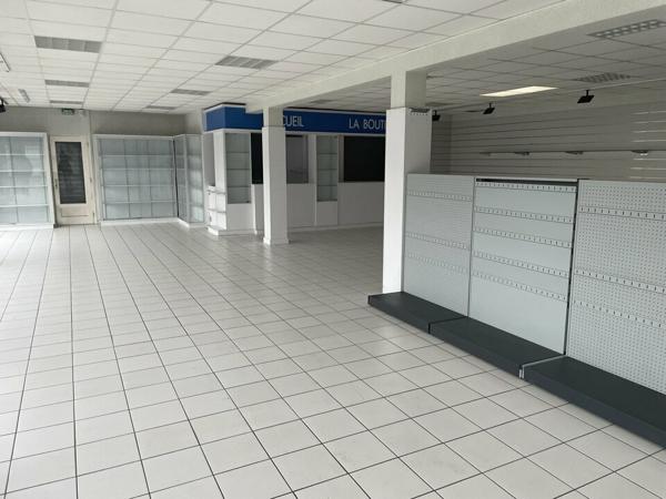 Local commercial de 170m2 à SAINT-MARTIN-DES-CHAMPS