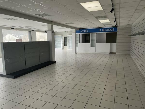 Local commercial de 170m2 à SAINT-MARTIN-DES-CHAMPS