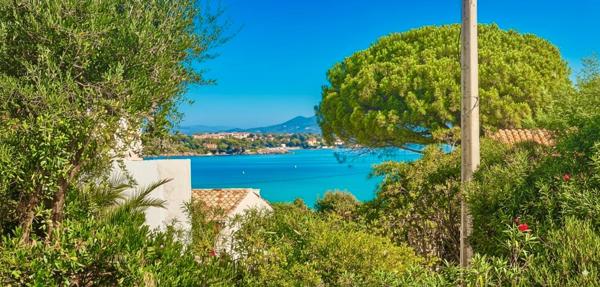 Appartement à vendre 4 pièces LES ISSAMBRES (83)