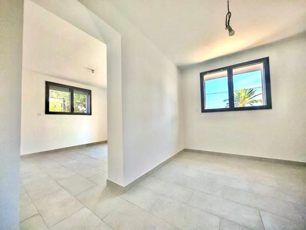 Appartement à vendre 4 pièces LES ISSAMBRES (83)