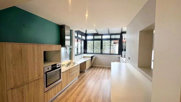 Vente                                                      Villa
                        
                     3 pièces                      91 m2                     à Castres