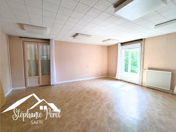 Investissement rare à Lapleau : immeuble spacieux au cœur d’un cadre verdoyant !