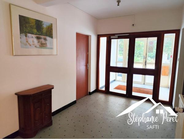 Investissement rare à Lapleau : immeuble spacieux au cœur d’un cadre verdoyant !