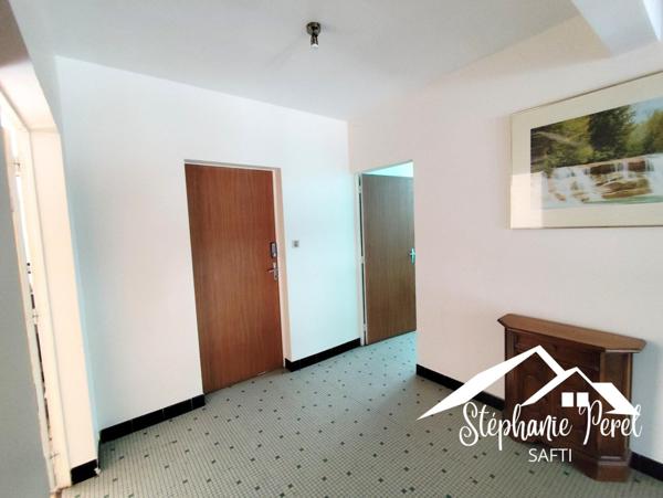 Investissement rare à Lapleau : immeuble spacieux au cœur d’un cadre verdoyant !