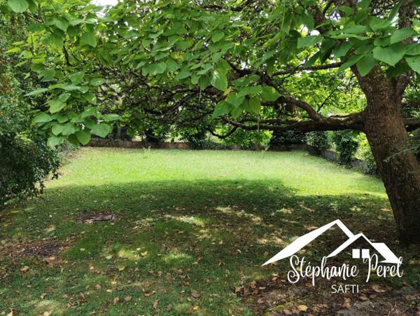 Investissement rare à Lapleau : immeuble spacieux au cœur d’un cadre verdoyant !