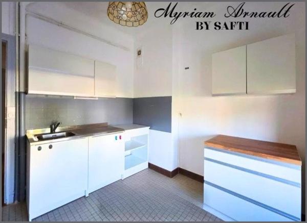 IMMEUBLE DE RAPPORT : 420 M² SUR 1055 M² DE TERRAIN CLOS