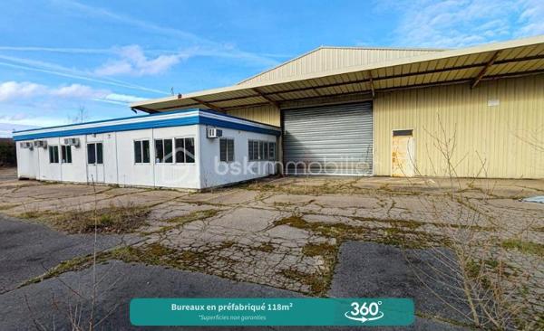 Local de stockage de 4 100 m²