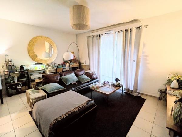 T2 à vendre dans résidence avec piscine à Bruges