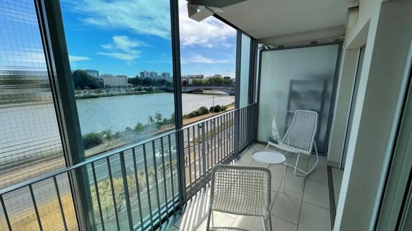 Vue Loire superbe terrasse Nantes 44000, proche commodités et transports