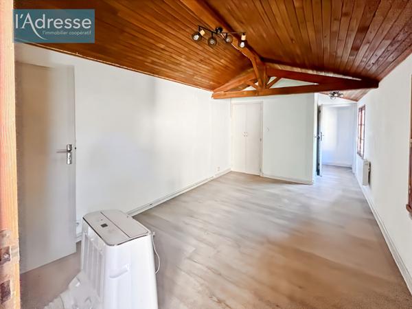 Corps de ferme avec sa maison d'amis et grange à Prayssac