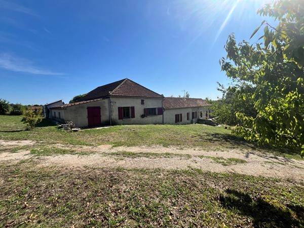 Corps de ferme avec sa maison d'amis et grange à Prayssac