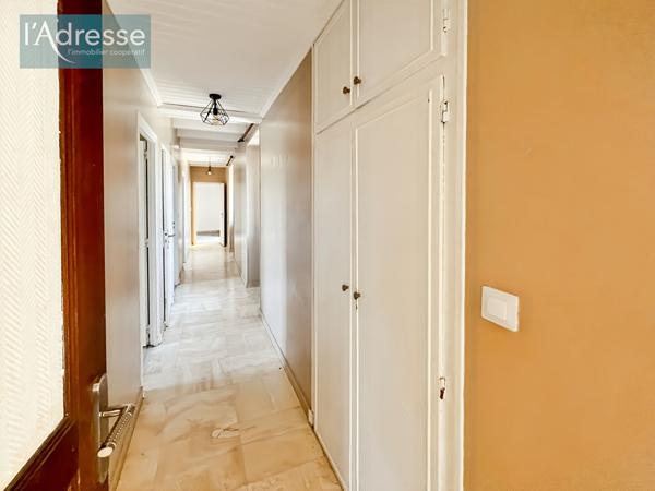 Corps de ferme avec sa maison d'amis et grange à Prayssac