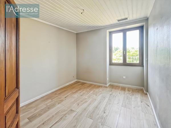 Corps de ferme avec sa maison d'amis et grange à Prayssac