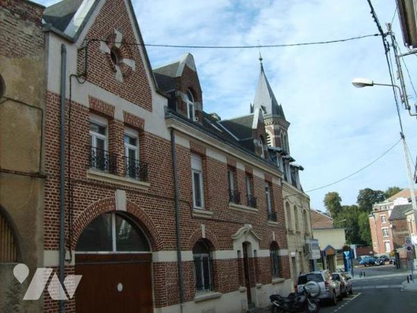 spacieuse maison en briques rénovée à vendre sur la commune de BAPAUME  en plein centre ville c...