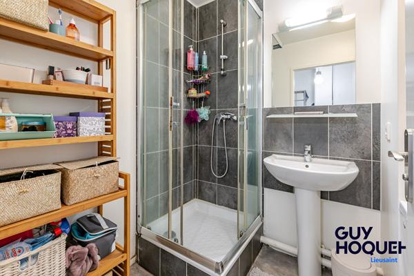 À vendre : Appartement F2 + BUREAU !! GARAGE et BALCON !! TRES BON ETAT !!