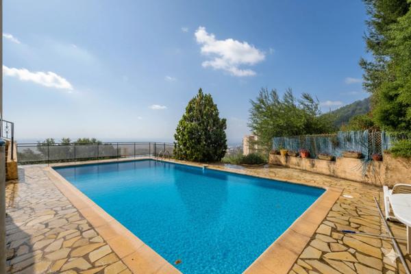 Maison à vendre 7 pièces SAINT LAURENT DU VAR (06)