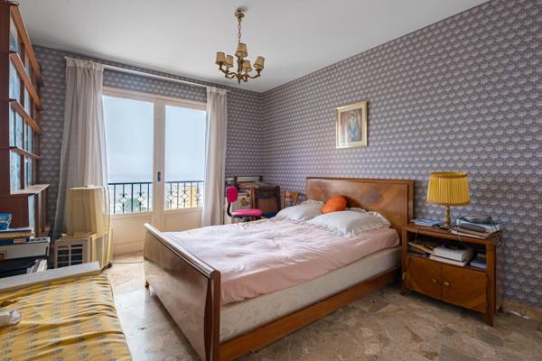 Maison à vendre 7 pièces SAINT LAURENT DU VAR (06)