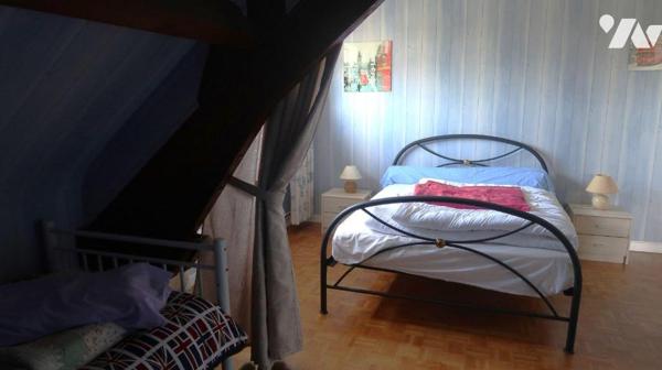 Prox CENTRE, MAISON en pierres des années 60, comprenant :
. en RC (env 90m2) : entrée, salle ...