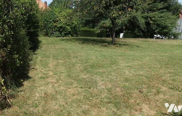 Prox CENTRE, MAISON en pierres des années 60, comprenant :
. en RC (env 90m2) : entrée, salle ...