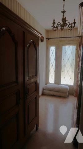 Prox CENTRE, MAISON en pierres des années 60, comprenant :
. en RC (env 90m2) : entrée, salle ...