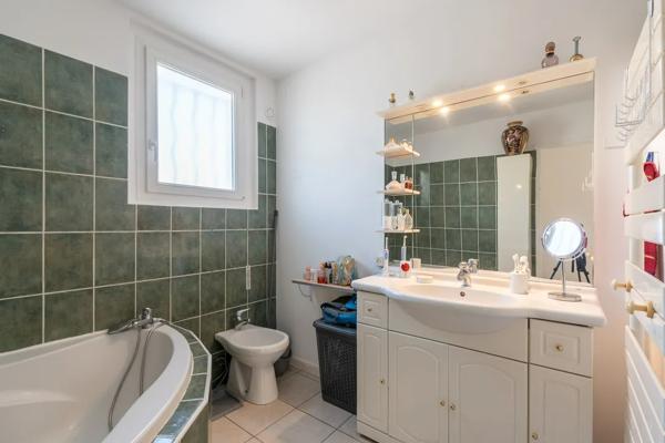 Appartement Six Fours Les Plages 4 pièce(s) 97 m2 avec Jardin et Parking