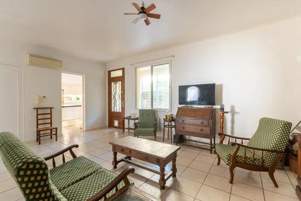 Appartement Six Fours Les Plages 4 pièce(s) 97 m2 avec Jardin et Parking