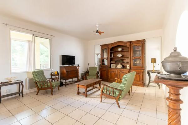 Appartement Six Fours Les Plages 4 pièce(s) 97 m2 avec Jardin et Parking