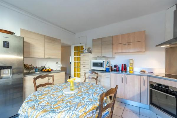 Appartement Six Fours Les Plages 4 pièce(s) 97 m2 avec Jardin et Parking