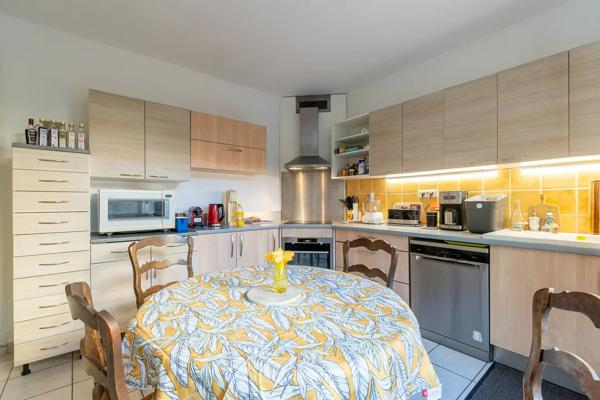 Appartement Six Fours Les Plages 4 pièce(s) 97 m2 avec Jardin et Parking