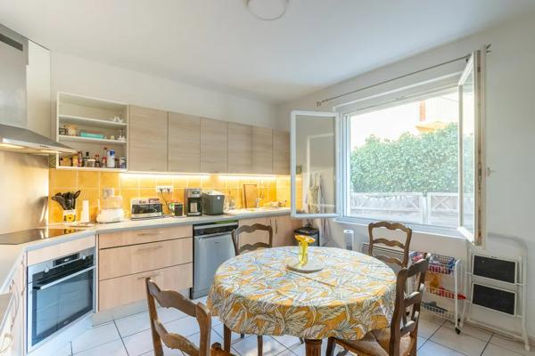 Appartement Six Fours Les Plages 4 pièce(s) 97 m2 avec Jardin et Parking