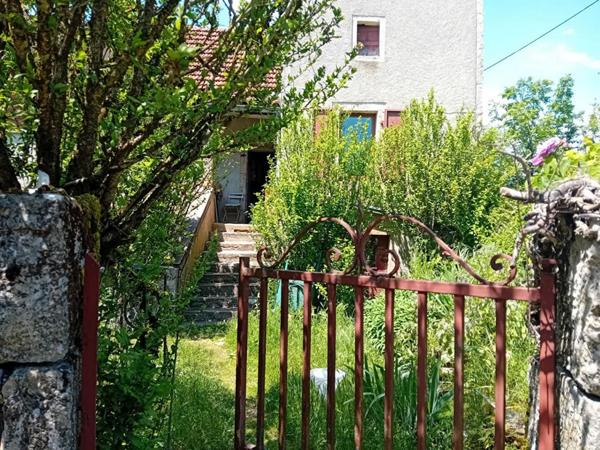 Ferme  8 pièces 156 m2 et dépendances