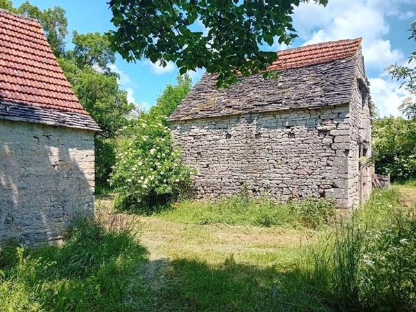Ferme  8 pièces 156 m2 et dépendances