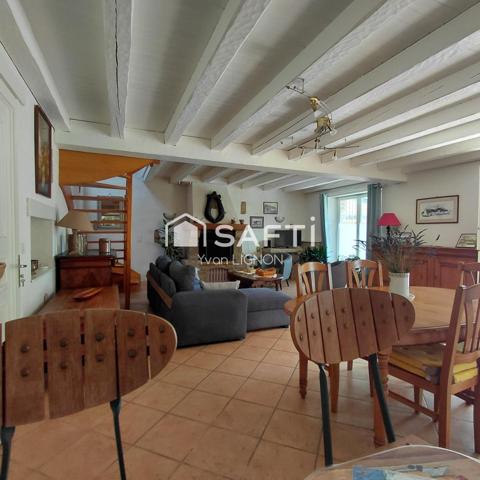 109 m² habitables + environ 140 m² à aménager + garage 42 m² + espace aménagé d'environ 30 m² au-dessus