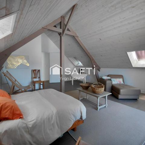 109 m² habitables + environ 140 m² à aménager + garage 42 m² + espace aménagé d'environ 30 m² au-dessus