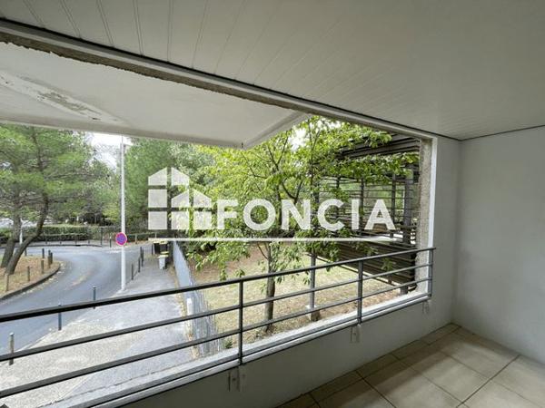 Location Appartement 2 pièces 32.5 m² - 16 PLACE RAPHAEL Montpellier 34000