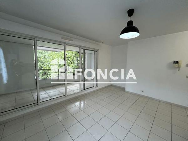 Location Appartement 2 pièces 32.5 m² - 16 PLACE RAPHAEL Montpellier 34000