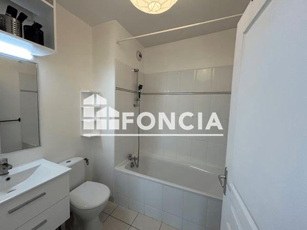 Location Appartement 2 pièces 32.5 m² - 16 PLACE RAPHAEL Montpellier 34000