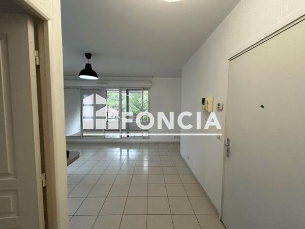 Location Appartement 2 pièces 32.5 m² - 16 PLACE RAPHAEL Montpellier 34000