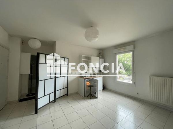 Location Appartement 2 pièces 32.5 m² - 16 PLACE RAPHAEL Montpellier 34000