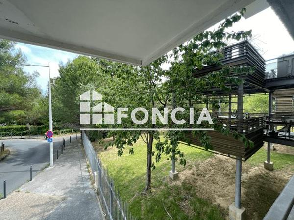 Location Appartement 2 pièces 32.5 m² - 16 PLACE RAPHAEL Montpellier 34000